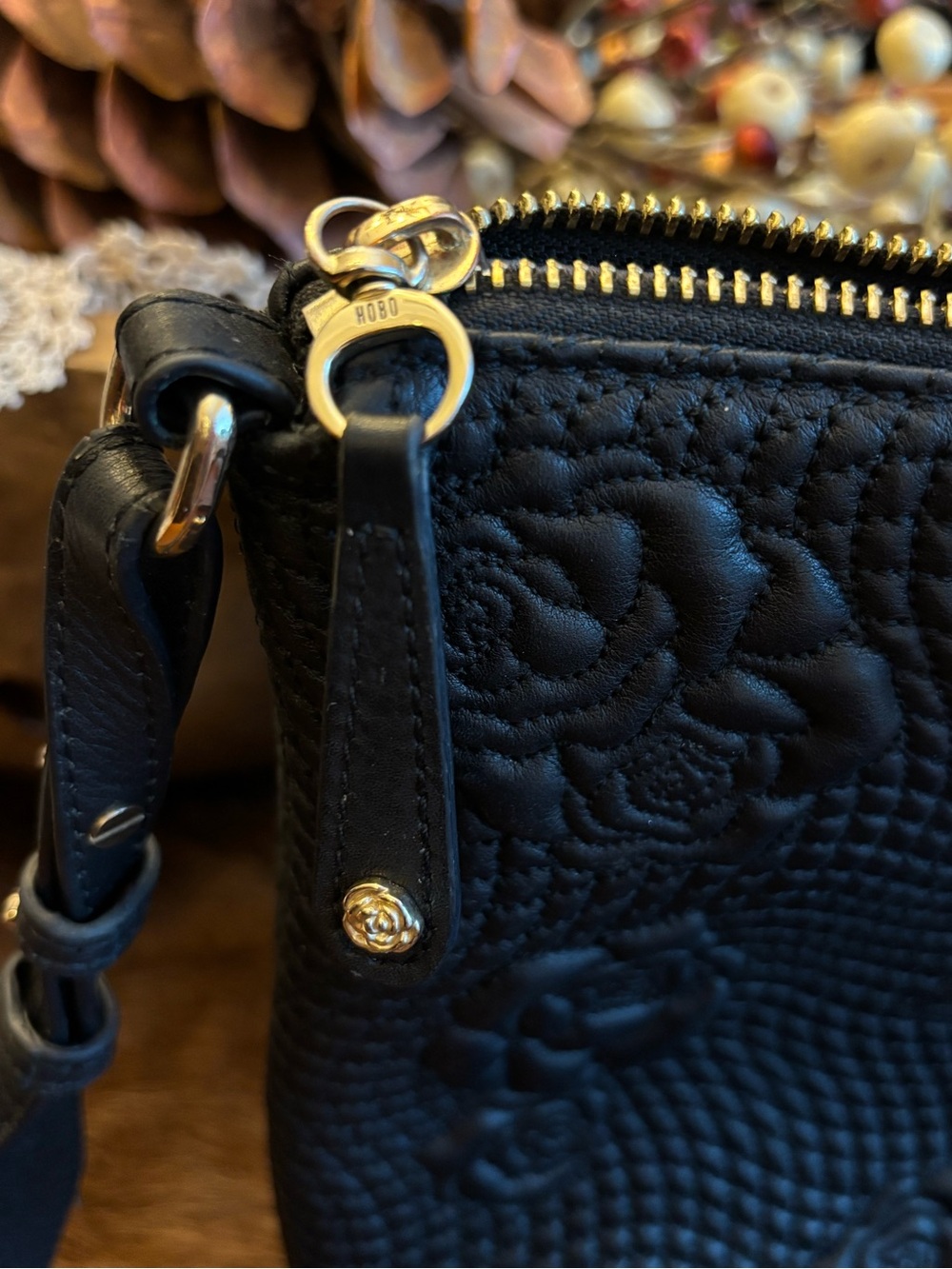 Hobo Maggie Crossbody - Picture 6 of 8